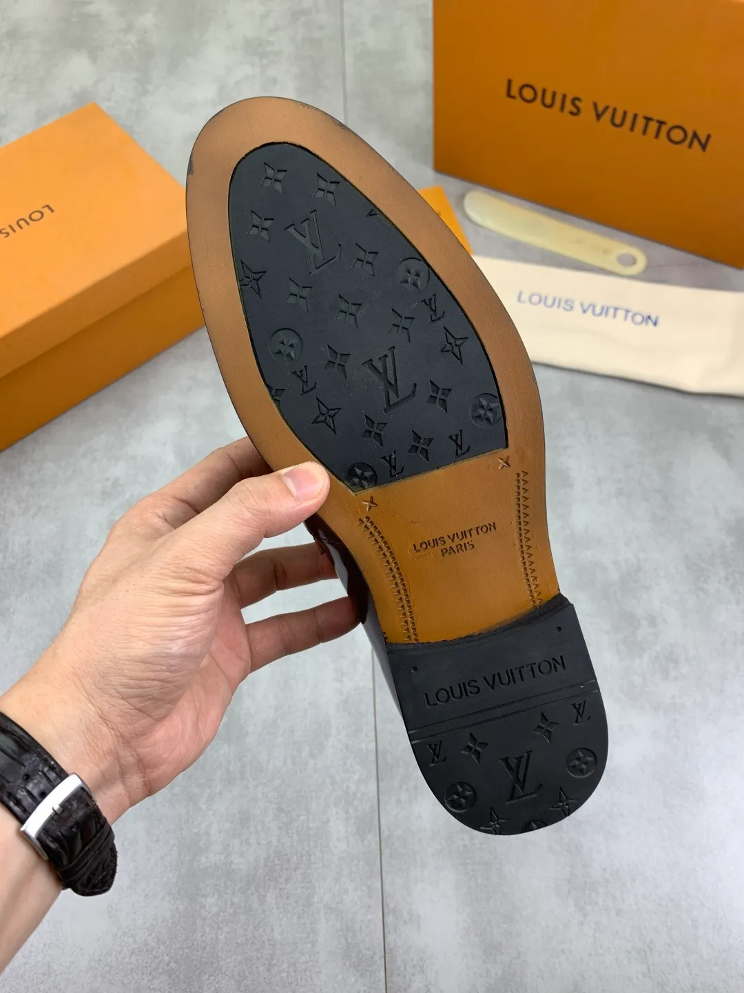 Men's shoes 💰P460💰[New model] Water-dyed cow lining 🆘 LV Louis Vuitton business leather shoes, made of original imported Italian 🇮🇹 calfskin, full cowhide lining, carefully handmade by professional shoemakers, the original version is specially designed for wear-resistant outsole. Standard code: 39-45 5️⃣color🉑️select